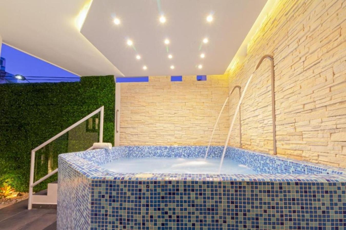 Seven Boutique Apartments Cancun Exterior photo